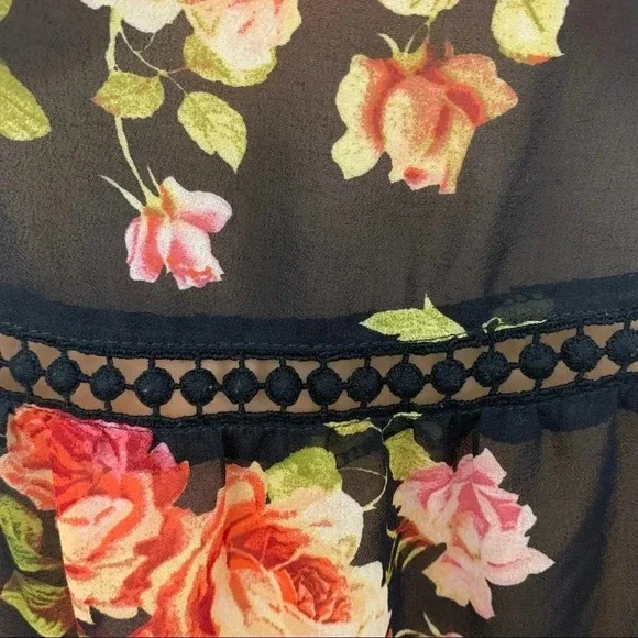 Paper Crane blouse with floral novelty print. - Picture 5 of 7